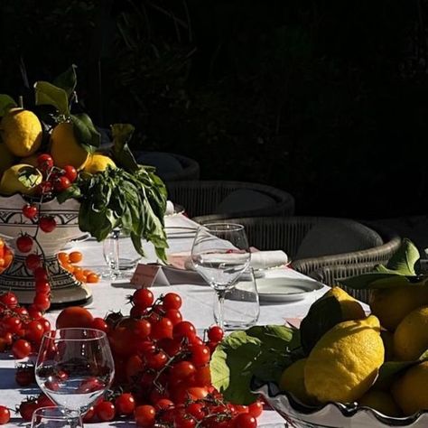 La Lista ~ Italian Wedding Planning on Instagram: "Italy-inspired styling details we're obsessing over this week 🍅

There are so many things in this beautiful country to be inspired by!

Has something in particular inspired your wedding design / theme? We'd love to know in the comments 👇🏽

References: 

📸@gosha.flowers @bulgarihotels
📸@herrlich.dining via @oliviaprovey
📸@belmondgrandhoteltimeo
📸@natashahowieillustrates @tenstorystationery
📸@paloma.eventco @thelodgejamberoo @larobe.club

#italy #italystyle #italywedding #weddingdesign #weddingstationery #weddingtable #weddingitaly #weddingstylist #modernwedding" Pizza Making, Italian Table, Design Theme, Wedding Stylist, Pizza Party, Green Lifestyle, Italian Wedding, Beautiful Country, Italy Wedding