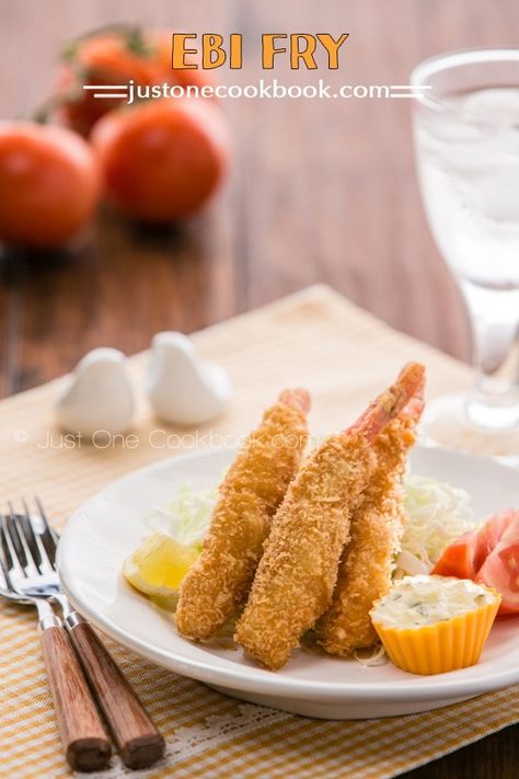 Ebi Fry (Fried Shrimp) エビフライ - Ebi fry is a popular Japanese recipe, with Juicy fried shrimp inside a crispy panko shell, dip in tartar sauce or tonkatsu sauce. #crispyshrimp #friedshrimprecipe #shrimptempura #pankoshrimp #shrimprecipes #japanesefood #asianrecipes | Easy Japanese Recipes at JustOneCookbook.com Chef Taro, Ebi Fry, Asian Lunch, Easy Tartar Sauce, Resep Sushi, Asian Dipping Sauce, Just One Cookbook, Japanese Sauce, Tonkatsu Sauce