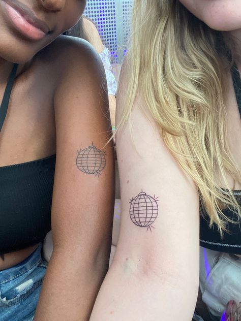 declan mckenna matching disco ball tattoo Declan Mckenna Tattoo, Declan Mckenna Tattoo Ideas, Mirrorball Inspired Tattoo, Heart Disco Ball Tattoo, Disco Ball Tattoo, Declan Mckenna Poster Vintage, Declan Mckenna Album Cover, Ball Tattoo, Declan Mckenna