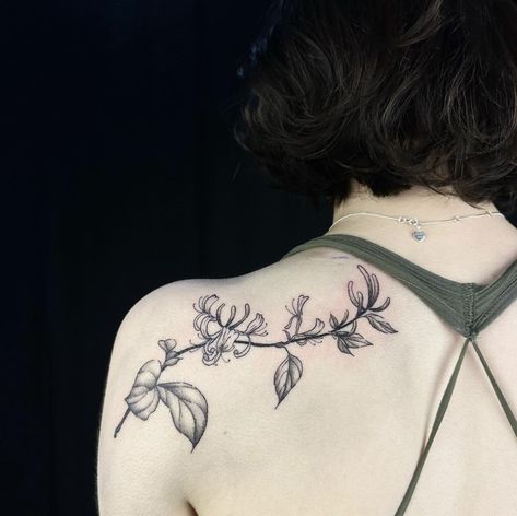 Honeysuckle Tattoo, Hand Tatto, Luna Tattoo, Vine Tattoos, Dragon Tattoo Designs, Lower Back Tattoos, Pretty Skin, Back Tattoos, Arm Sleeve