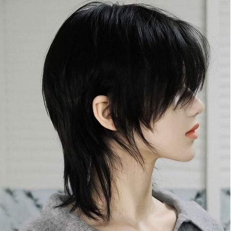 Tomboy Medium Haircut, Tomboy Short Haircut, Japanese Mullet, Medium Mullet Women, Masculine Haircut For Women, Haircut Ideas Trendy, Cute Wolf, Wolf Tail, Wolf Haircut