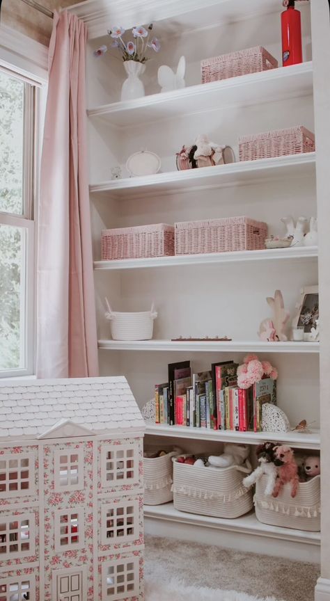 Nursery Open Shelving, Shelves Nursery, Shelving Display, Girl Themes, Built In Shelves, Display Shelves, Open Shelving, Built In