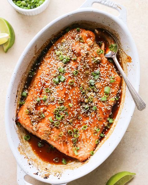 Alex Snodgrass 🍴 on Instagram: “This easy Baked Honey-Ginger Salmon is a great weeknight dinner with impressive flavor! Beautiful, center-cut salmon is drizzled with an…” Simple Salmon Recipe, Honey Ginger Salmon, The Defined Dish, Defined Dish, Ginger Salmon, Honey Ginger, Easy Salmon Recipes, Salmon Dishes, Salmon Recipe