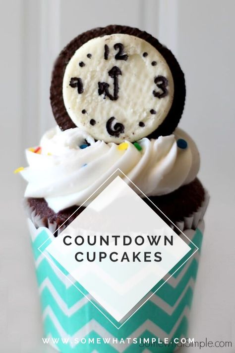 These new year's eve countdown cupcakes are a festive way to ring in the new year.  Made with everyone's favorite Oreo cookies, your party guests will absolutely love these cupcakes! #newyearsevecupcakes #newyearseveparty #newyearsevedessert #newyearscountdowncupcakes #newyearsevecupcakeideas New Years Eve Dessert, New Year's Cupcakes, New Year's Eve Countdown, New Year's Desserts, New Year's Cake, New Year's Eve Recipes, New Year's Food, Ring In The New Year, Cake Mix Cookies