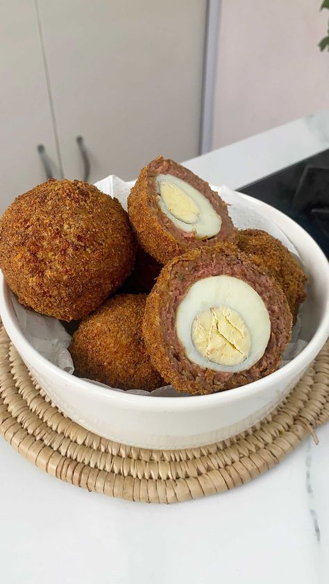 mamisolaalase on Instagram: Scotch egg lovers😍 another scotch egg recipe for you!Here’s another easy way to make scotch eggs using minced beef and it tastes so good💯… Beef Seasoning, Scotch Eggs Recipe, Scotch Egg, Beef Marinade, Minced Beef, Scotch Eggs, Egg Recipe, Nigerian Food, Food Content