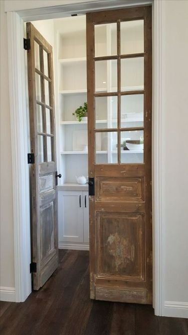 Wooden door in white frame for a pantry or some doorway Interior Design Minimalist, Split Level House, Pantry Doors, Casa Vintage, Butlers Pantry, Butler Pantry, Pantry Ideas, Pantry Door, Butler's Pantry