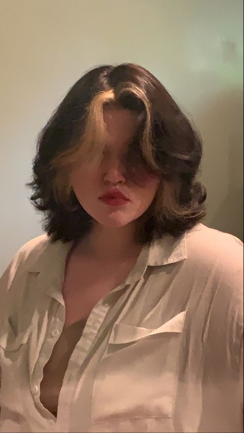 Alt Hair For Round Face, Short Haircut Blowout, Short Haircuts For Wavy Hair Natural, Short Layered Hair Round Face, Short Hair With Layers Round Face, Short Wolf Cut Thick Hair, Hair Cuts Chubby Face, Wolf Cut Chubby Face, Short Hair Styles For Chubby Faces