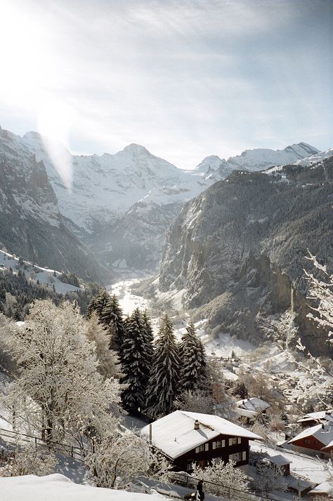 looking into the valley, #Wengen, Switzerland....yes please!! Wengen Switzerland Winter, Switzerland Skiing, Lauterbrunnen Valley, Wengen Switzerland, Switzerland Christmas, Travel Switzerland, Winterthur, Zermatt, Central Europe