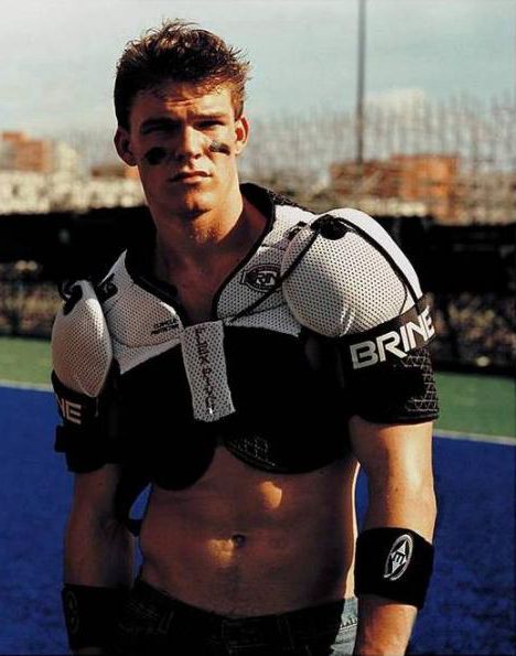 Alan Ritchson... Blue Mountain State... He can act, sing, and most if all be gorgeous ❤ Thad Castle, Bryan Hawn, Blue Mountain State, Book Man, Henry Golding, Alan Ritchson, Alex Pettyfer, Famous Men, Smallville