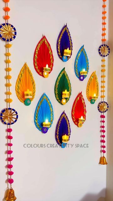 Nalunggu Decoration, Class Decoration For Diwali, Diwali Door Decoration Ideas For School, Festive Decoration Ideas, Festival Decoration Ideas At Home, Deepavali Decorations At Home, Krishna Jayanthi Decoration Ideas, Home Decor Items Creative, Diwali Hanging Decorations