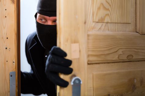 #theft #robber violation of private property #robbery #5K #wallpaper #hdwallpaper #desktop Home Security Tips, Security Screen, Cool Lock, Daniel Fast, Locksmith Services, Security Tips, Self Storage, Home Defense, Home Safety