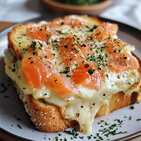 🥪🐟 Croque-Monsieur with Salmon and Boursin 🐟🥪 Treat yourself to this delicious revisited Croque-Monsieur! Perfect for a quick lunch or a gourmet brunch. Here's how to prepare it: Ingredients : soft bread Smoked salmon Boursin cheese Grated cheese (of your choice) Butter Pepper Instructions : Spread a slice of sandwich bread with Boursin. Add slices of smoked salmon. Cover with another slice of bread and butter the outside. Cook in a pan or grill until the bread is golden and the cheese me... Smoked Salmon Lunch, Gourmet Brunch, Sweet Chili Sauce Recipe, Cheese Melt, Soft Bread, Brunch Spread, Healthy Protein Snacks, Gourmet Sandwiches, Boursin Cheese