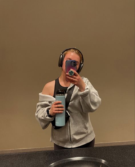 #airpods #airpodsmax #gym #gymoutfit gym outfit, airpods max Gym Earphones, Airpods Max, Gym Fit, 2024 Vision, Gym Outfit, What To Wear, Vision Board, Gym, Outfit Inspo