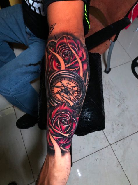 Colored Tattoos For Men, Tatto Clock, Eddie Tattoo, Black Red Tattoo, Clock Tattoo Sleeve, Tattoo Tiktok, Tattoo Roses, Black Men Tattoos, Celtic Knot Tattoo