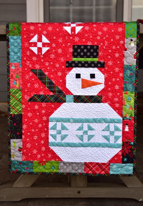 Quilt Scenes, Christmas Barn Quilts, Snowmen Quilts, Snowman Quilts, Seasonal Wall Hangings, Quilts Christmas, Fun Quilts, Christmas Barn, Patchwork Quilting Designs