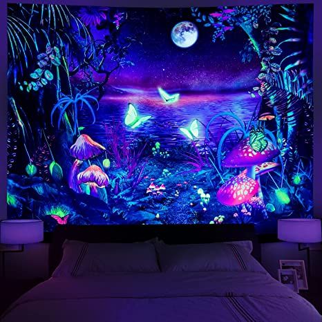 Tapestries Living Room, Trippie Room, Tapestry Decor Ideas, Trippy Rooms Bedrooms, Uv Room, Uv Tapestry, Wonderland Bedroom, 2023 Bedroom, Mushroom Tapestry