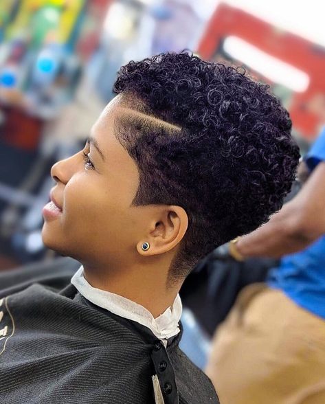 2023 Black Hair Trends For Women, Women Low Haircut, Black Women Very Short Natural Hairstyles, Yakoema Fashion, Natural Hair Haircuts, Short Hair Designs, Curly Haircut, Short Natural Curly Hair, Black Hair Short Cuts