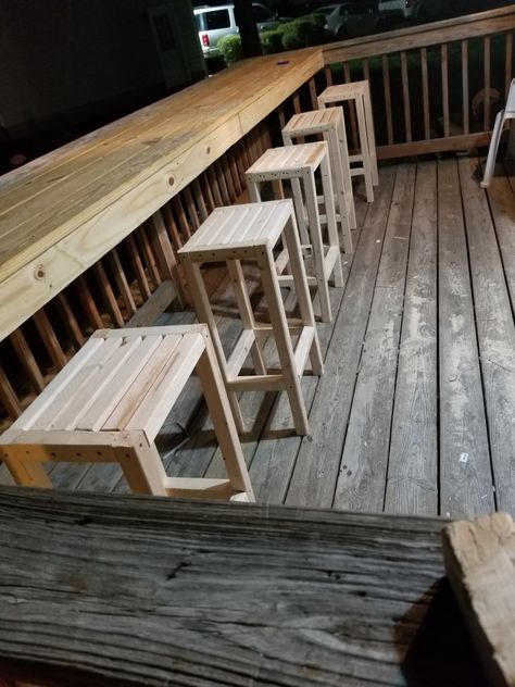 DIY bar table and stools for the deck Outdoor Stools Diy, Deck Rail Table Diy, Diy Patio Bar Table, Back Porch Ideas Covered On A Budget, Outdoor Bar Stools Diy, Diy Bar Table Outdoor, Deck Bar Ideas Diy, Diy Deck Bar, Deck Bar Table