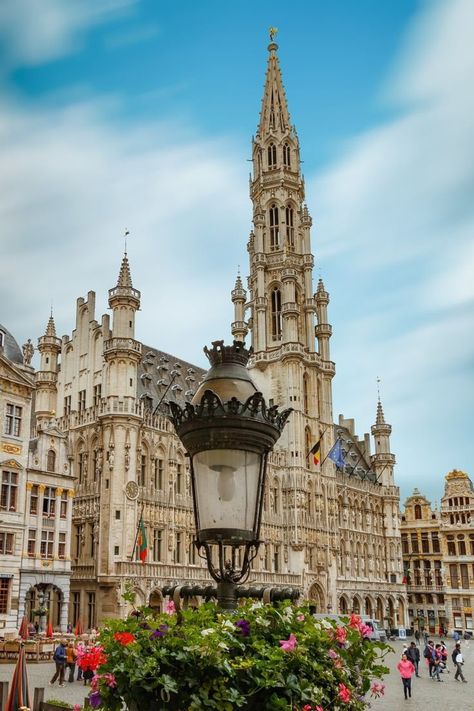 #belgica #bruselas #charleroi #aeropuertocharleroi #airport #comoirdelaeropuertodecharleroiabruselas #travel #viajar #viajes #trip #viajaraeuropa #europa #europe #turismo #tourism Brussels Travel Guide, Brussels Travel, Europe Itineraries, Belgium Travel, Countries To Visit, Voyage Europe, European Vacation, Amazing Travel Destinations, Car Hire