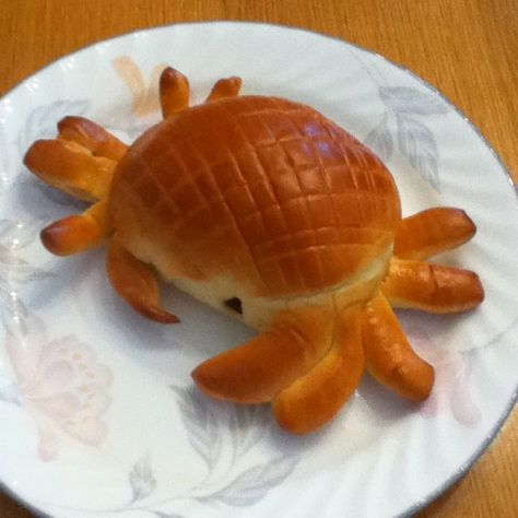 Crab Shaped Food, Bread Animals, Animal Shaped Bread, Crab Bread, Animal Bread, Bread Shapes, Bread Cute, Filled Bread, Cute Bread