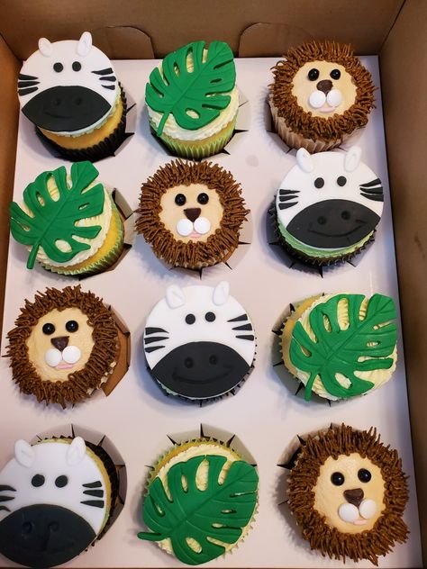 Cupcakes Jungle Theme, Jungle Theme Birthday Party Cakes, Safari Cupcakes Jungle Theme, Safari Themed Cupcakes, Tarzan Party, Desi Birthday, Jungle Theme Cupcakes, Jungle Cupcakes, Zebra Cupcakes