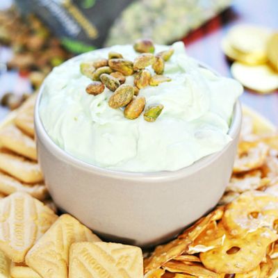 Pistachio Cheesecake Dip | www.somethingswanky.com Pistachio Cheesecake Dip, Recipes Using Cream Cheese, Cheesecake Dip Recipe, Pistachio Cheesecake, Cheesecake Dip, Sweet Dips, Snack Dip, Dessert Dips, Cream Cheese Recipes