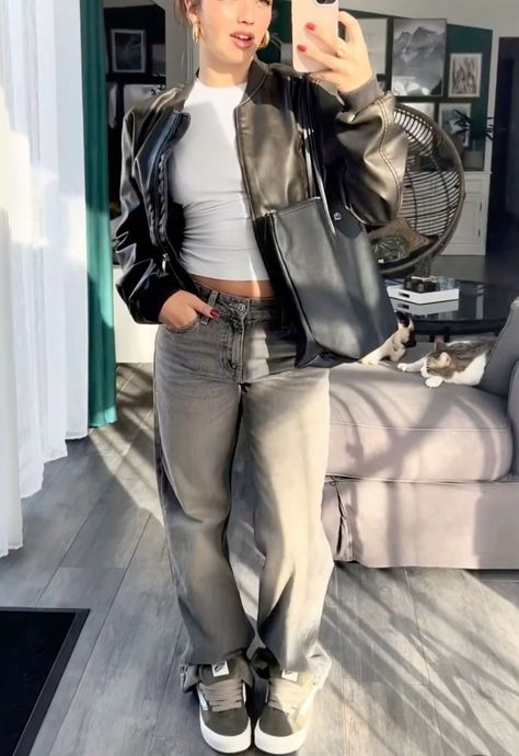 Black Grey Jeans Outfit, Grey Jeans Outfit Winter, Outfits With Grey Jeans, Grey Jeans Outfit, Jeans Outfit Winter, Mode Zara, Outfit Streetwear, Black Jeans Outfit, Uni Outfits