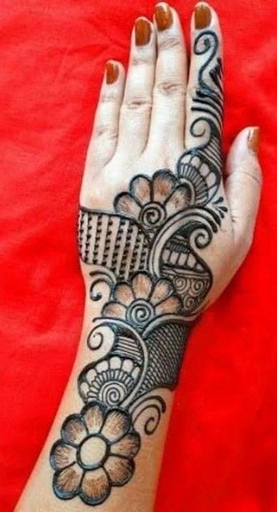 Back Left Hand Mehndi Designs, Mehandi Desain, Left Hand Back Side Mehendi Designs, Mehendhi Designs Simple, Latest Bridal Mehendi Designs, Mehndi Photography, Finger Mehendi, Mehendi Ideas, Mehendi Bridal