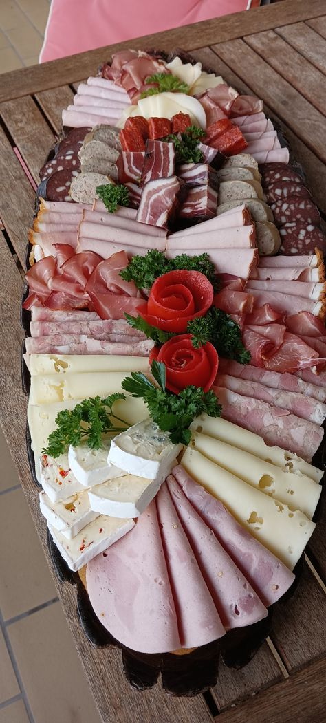 Anti Pasti Platte, Brunch Platte, Cheese Platter Presentation, Baked Appetizers, Amazing Food Platters, Food For Special Event, Easy Baby Food Recipes, Decorações Com Comidas, Catering Ideas Food