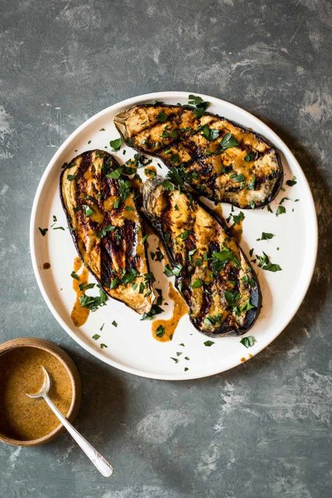 Jamaican Jerk Eggplant Steaks - Dishing Up the Dirt Eggplant Steak, Eggplant Steaks, Recipes Jamaican, Vegetarian Mains, Steak Dishes, Table Dinner, Jamaican Jerk, Spicy Food, Dinner Sides