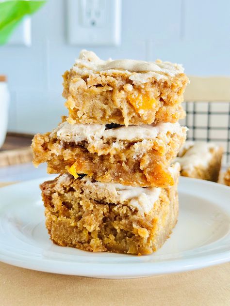 Brown Butter Peach Blondies — CHYNA B'S SWEETS Peach Blondies, Peach Chocolate, Blondie Recipe, Spiced Peaches, Blondie Bar, Blondies Recipe, Blondie Brownies, How To Make Brown, Different Fruits