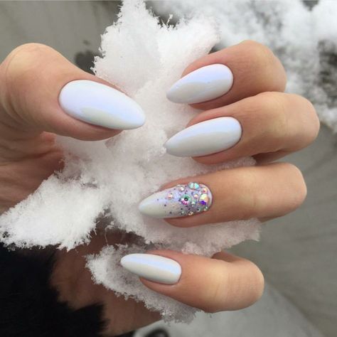 Winter Nail Colors 2023 – 2024 16 Ideas: Nail the Perfect Seasonal Look Metallic Nail Colors, Engagement Nails, Glittery Nails, Bride Nails, Xmas Nails, Chic Nails, Short Acrylic Nails, Nail Designer, Wedding Nails