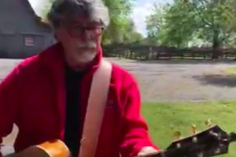 Alabama’s Randy Owen Wows NASCAR With Country National Anthem Alabama Song, Nascar Race Tracks, The Boys In The Band, Cole Swindell, Alabama A, Book Research, Country Music Videos, Legendary Singers, Country Music Artists