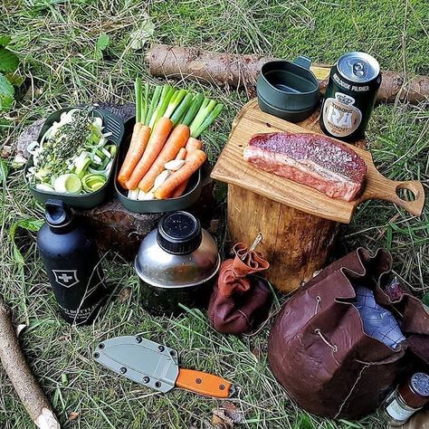 Bushcraft Aesthetic, Woodsman Aesthetic, Bushcraft Food, Wilderness Cooking, Bushcraft Cooking, Alaska Camping, Medieval Recipes, Open Fire Cooking, Fire Food