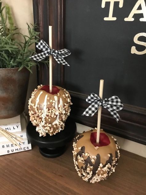 Caramel Apples Diy, Faux Caramel Apples, Fake Food Props, Hallowen Ideas, I Love Fall, Food Props, Fake Bake, Corn On Cob, Easiest Apples