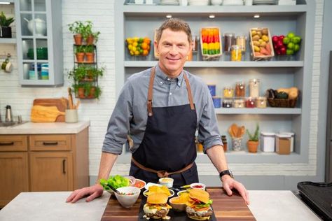 Hint: It's in your kitchen right now. Bobby Flay Burger Recipe, Bobby Burgers, Brunch Burger, Bobby Flay Recipes, Cheddar Burger, Hamburgers Grilled, Juicy Burger, Blackstone Grill, Night Recipes