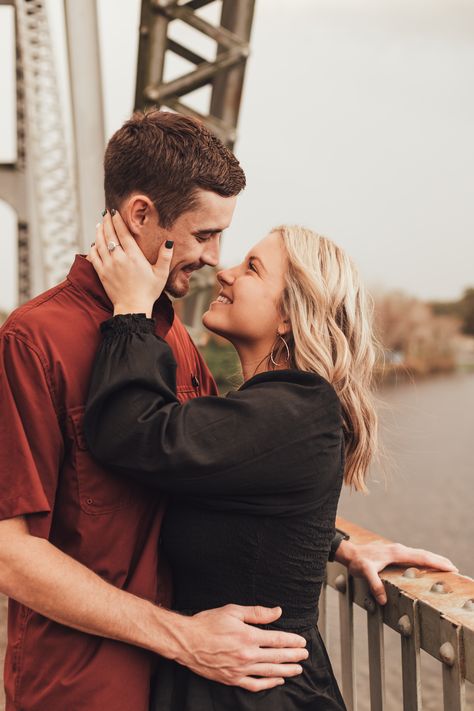 Couple Pose On Bridge, Couples Photoshoot Poses Bridge, Couple On Bridge Photography, Couple Poses Bridge, Couple Photoshoot Bridge, Bridge Couple Poses, Engagement Photos On A Bridge, Couples Photoshoot On Bridge, Family Bridge Photoshoot