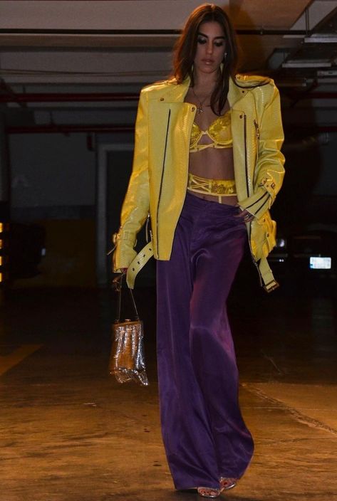 Purple Night Outfit, Nil Ninat Style, Purple Runway Fashion, Nil Ninat, Winter Night Outfit, Loft Outfits, Bahrain Gp, Kendall Jenner Street Style, Seductive Style