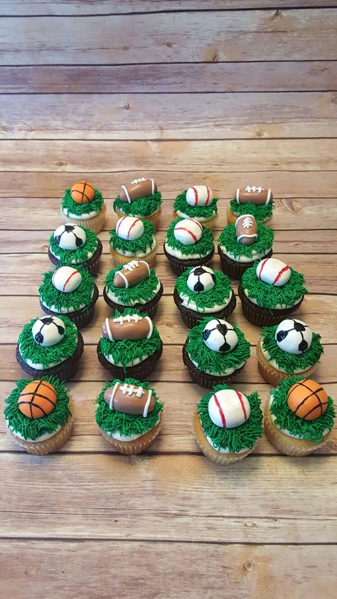 Sports themed cupcakes Sport Cupcakes Ideas, Ball Theme Cupcakes, Sport Themed Cupcakes, Sports Birthday Cupcakes, Sports Cupcakes Ideas Boys, Sports Theme Cupcakes, Sports Themed Treats, Camp Treats, Sports Cupcakes