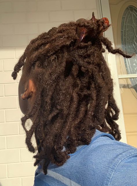 Loc Styles Claw Clip, Locs Hairstyles Ideas, Hairstyles On Locs, Claw Clip Dreads, Locs Claw Clip Style, Soft Locs Hairstyles Ideas, Claw Clip With Locs, Locs Claw Clip, Soft Locs Hairstyles