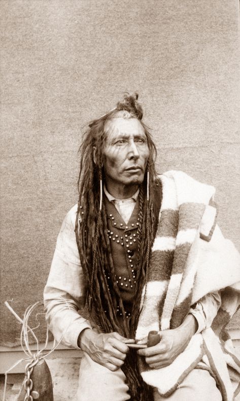 Caption: Oliver Buell, Poundmaker, also Known as The Drummer (c.1842–1886), a Cree Chief, Later Adopted by Crowfoot of the Blackfoot Nation, 1885, photograph, 19.68 x 11.43 cm, Library and Archives Canada, Ottawa; Credit: Collection of Library and Archives Canada, Ottawa (C-001875). Courtesy of Library and Archives Canada / The Brechin Group Inc.; William Brymner | Art Books | Art Canada Institute; #williambrymner #canadianartist #Cree #Chief #portrait #photograph European Ancestry, American Photo, Native American Pictures, Native American Quotes, Native American Photos, Native American Peoples, Native American History, Native American Art, Native American Indians