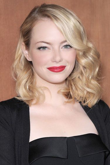 Emma Stone Baby Blonde, Holiday Hair, Different Hair Colors, Super Hair, Penteado Cabelo Curto, Red Lipstick, Light Hair, Emma Stone, Party Hairstyles