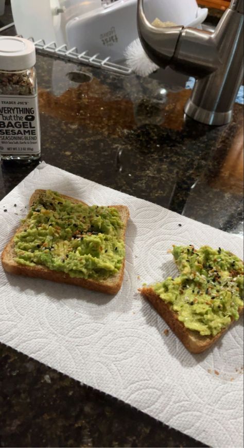 Avocado On Toast Recipes, Toast Avocado, Everything But The Bagel, Avocado Toast Recipe, Toast Recipes, Body Building Women, Body Building, Avocado Toast, Camera Roll