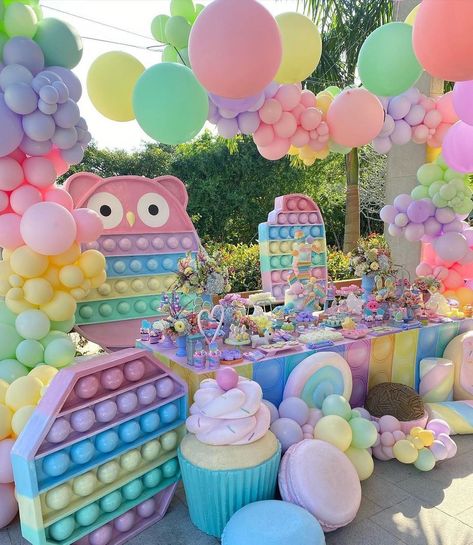 THE EVENT COLLECTIVE ✖️ on Instagram: “Pastel fidget dream 💗 by @georgiafestas . . . #theeventcollectivex #events #eventinspiration #eventinspo #inspo #eventstyle #eventplanner…” Popit Party, Balloons Arch, Girls Birthday Party Themes, Diy Balloon Decorations, Party Pops, Girl Birthday Themes, Baby Birthday Cakes, Diy Birthday Decorations, Girl Birthday Party