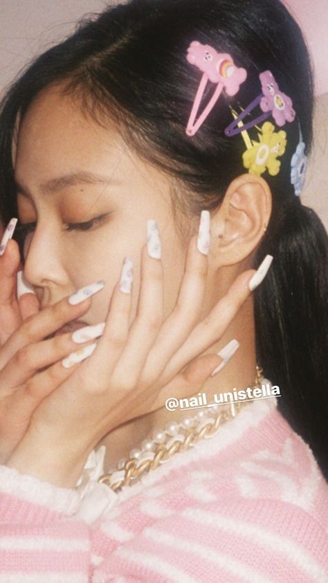 JENNIE BLACKPINK Idol Nails, Jennie Kim Blackpink, Blackpink Video, Jennie Kim, Blackpink Photos, Blackpink Jennie, Yg Entertainment, K Pop, Hair And Nails