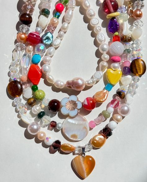 Once in a while we make random, limited things we love at our New York studio ⭐️ Fixing our sweet tooth with these 𝓞𝖗𝖌𝖆𝖓𝖎𝖈 BONBON Candy Necklaces..🤤🍬🌈 This special one-off drop is handmade with all semi-precious and precious stones such as natural agates, tiger’s eye gemstone, mother of pearls, and vintage glass beads we collect over the years🌞 naturally limited quantities for these healthy “sweets” 😆 all measure at approximately 16” long. Chunky Bead Necklaces Aesthetic, Cool Pearl Necklace, Statement Beaded Necklace, Chunky Colorful Jewelry, Cool Beaded Necklaces, Glass Bead Crafts Jewellery, Maxamilist Jewelry, Glass Beaded Necklace, Hsr Redesign