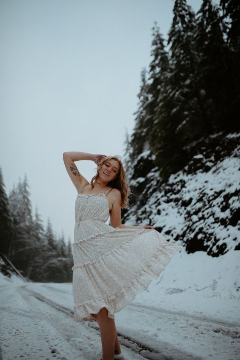 Snowy Senior Pictures, Winter Graduation Pictures, Senior Picture Ideas Winter, Snow Senior Pictures, Winter Senior Photos, Oregon Snow, Winter Senior Pictures, Winter Graduation, Pictures Winter