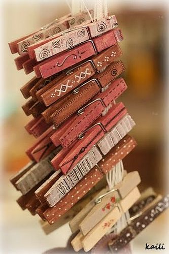 Decorated Clothes Pins, Hantverk Diy, Clothes Pegs, Clothes Pin Crafts, Painted Clothes, Clothespins, Pyrography, Wood Burning, Clothes Pins