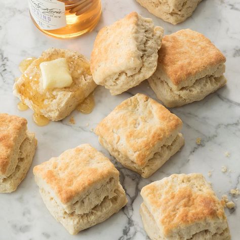 Desserts From Scratch, Southern Buttermilk Biscuits, Biscuits From Scratch, Buttermilk Biscuits Recipe, Fluffy Biscuits, How To Make Biscuits, Baking Desserts, Drop Biscuits, Biscuit Bake