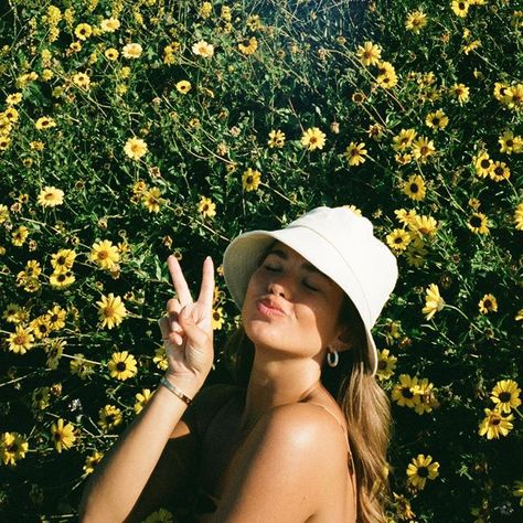 Bucket Hat Photoshoot, Bucket Hat Style, Hat Aesthetic, Mint Hair, Matilda Djerf, Instagram Feed Inspiration, Thankful And Blessed, So Thankful, Beach Poses